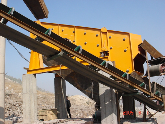 ODM เครื่องสั่นหน้าจอ Crusher 1 - 4 ชั้นความจุขนาดใหญ่ 400TPH