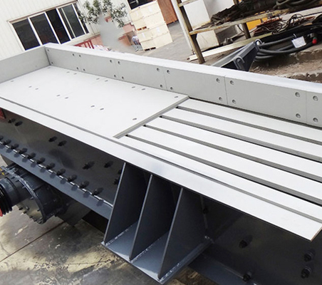 96t / H Jaw Crusher เครื่องป้อนแบบสั่นการขุดเหมืองหินกรวด