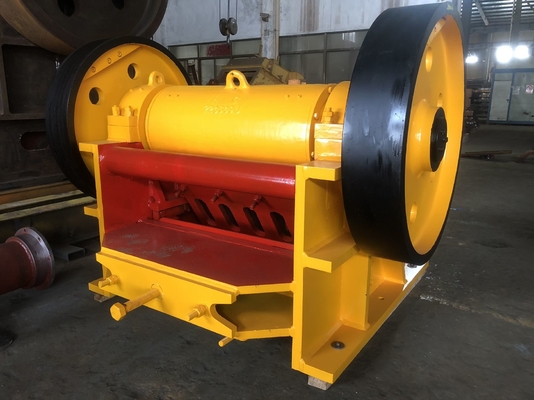 ความจุ 5 - 1,000 ตัน Jaw Rock Crusher แบบพกพาขนาดเล็ก 20t / H